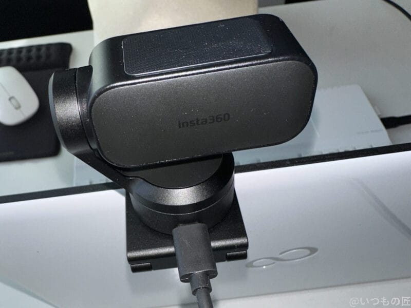 Insta360 Link 2 レビュー
背面から撮影したInsta360 Link 2
