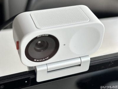 パソコンに設置したinsta360 link 2c | ガジェットレビューの匠 Insta360 Link 2C レビュー パソコンに設置したInsta360 Link 2C