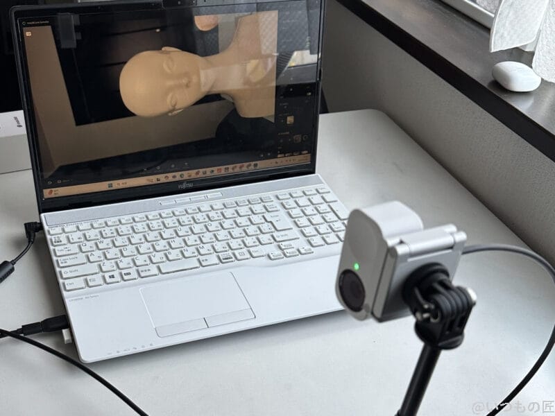 Insta360 Link 2C レビュー
縦型動画を撮影している様子