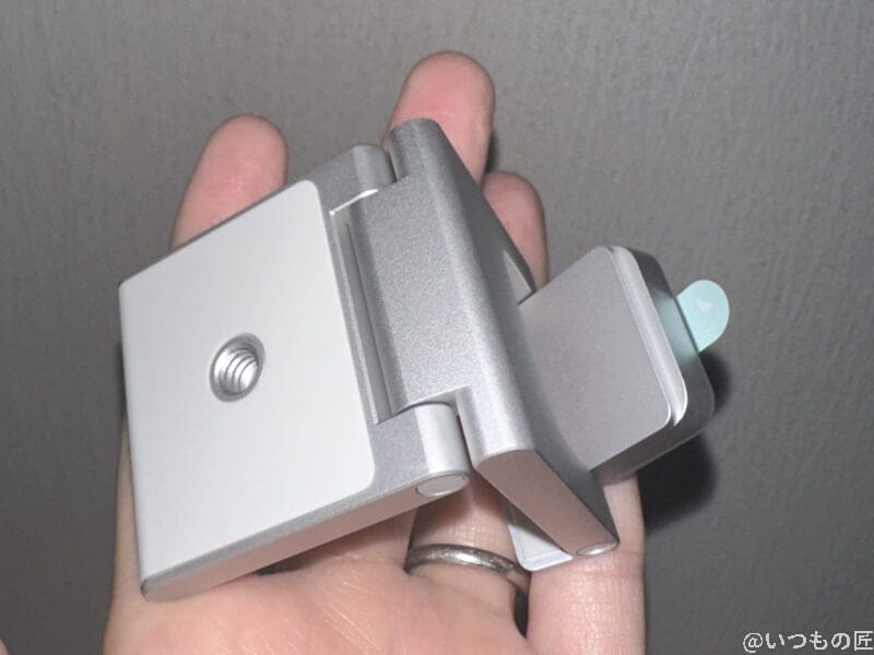 Insta360 Link 2C レビュー
マウントを広げた状態