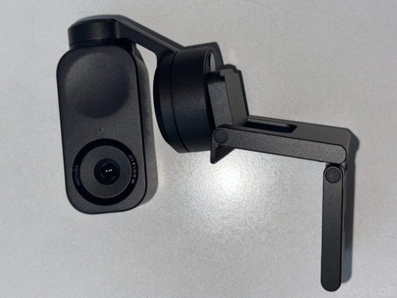 マウントを付けた状態のinsta360 link 2 | ガジェットレビューの匠 Insta360 Link 2 レビュー マウントを付けた状態のInsta360 Link 2