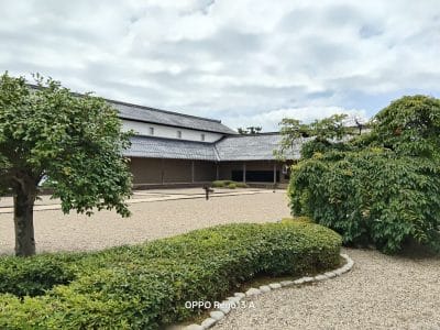 古民家の佇まいを収めた一枚 | ガジェットレビューの匠 OPPO Reno13 A カメラ 古民家の佇まいを収めた一枚