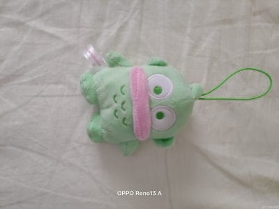 横たわるマスコット人形 | ガジェットレビューの匠 OPPO Reno13 A カメラ 横たわるマスコット人形