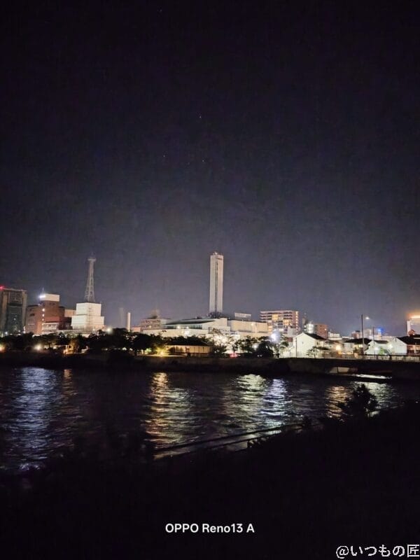 OPPO Reno13 A カメラ
海の夜景を撮影した写真