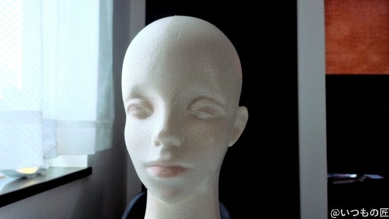 Insta360 Link 2C レビュー
マネキンを被写体にコスメレビューをテストしている様子