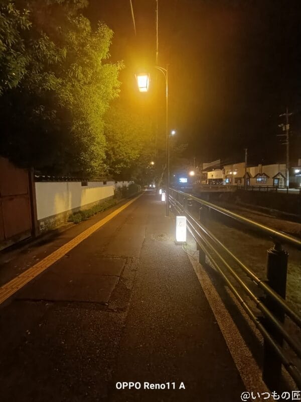 OPPO Reno13 A カメラ
夜の街を撮影した写真