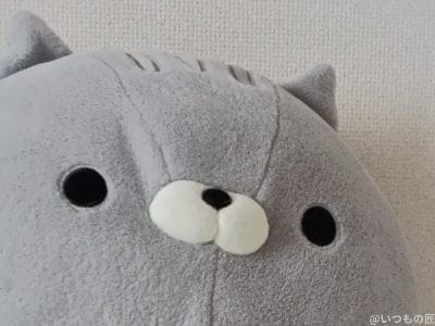 グレーの熊のぬいぐるみ | ガジェットレビューの匠 AQUOS wish5 カメラ グレーの熊のぬいぐるみ