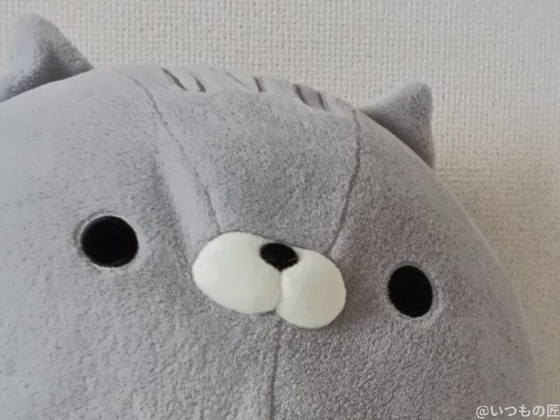 AQUOS wish5 カメラ グレーの熊のぬいぐるみ