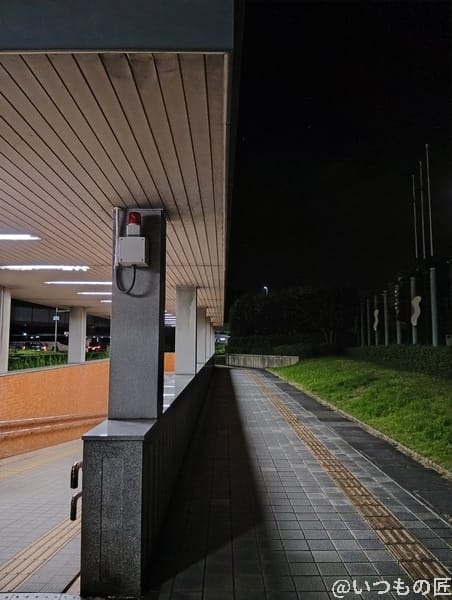 AQUOS wish5 カメラ 夜の地下道