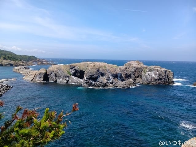 AQUOS wish5 カメラ 海の岩礁