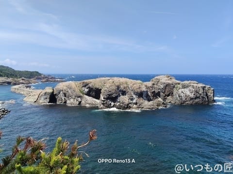OPPO Reno13 A カメラ 晴天下の海岸