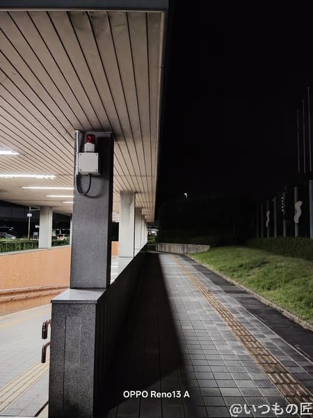 OPPO Reno13 A カメラ 夜の地下道