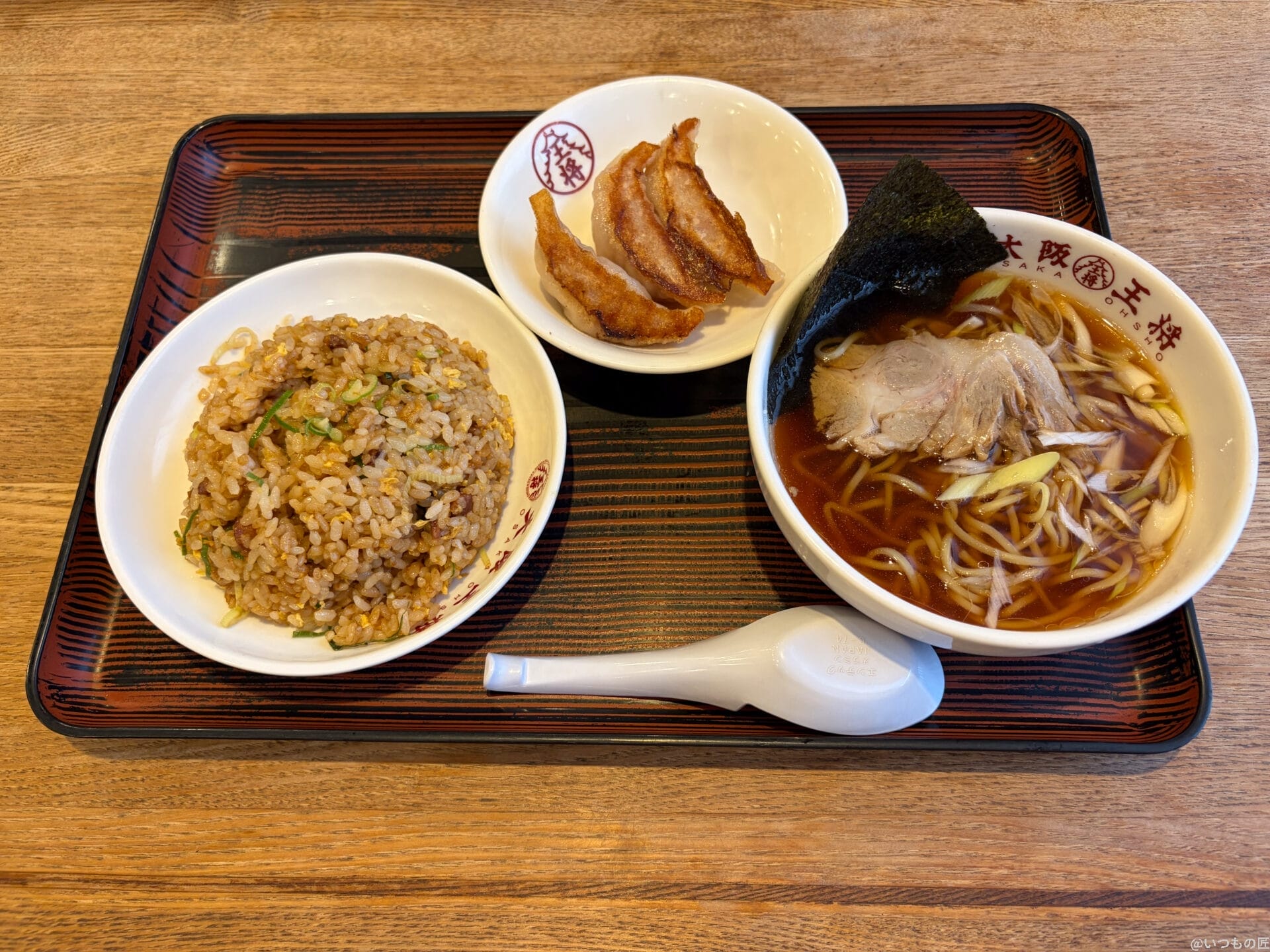 iPhone17 カメラ
チャーハン・ラーメン・餃子のセット