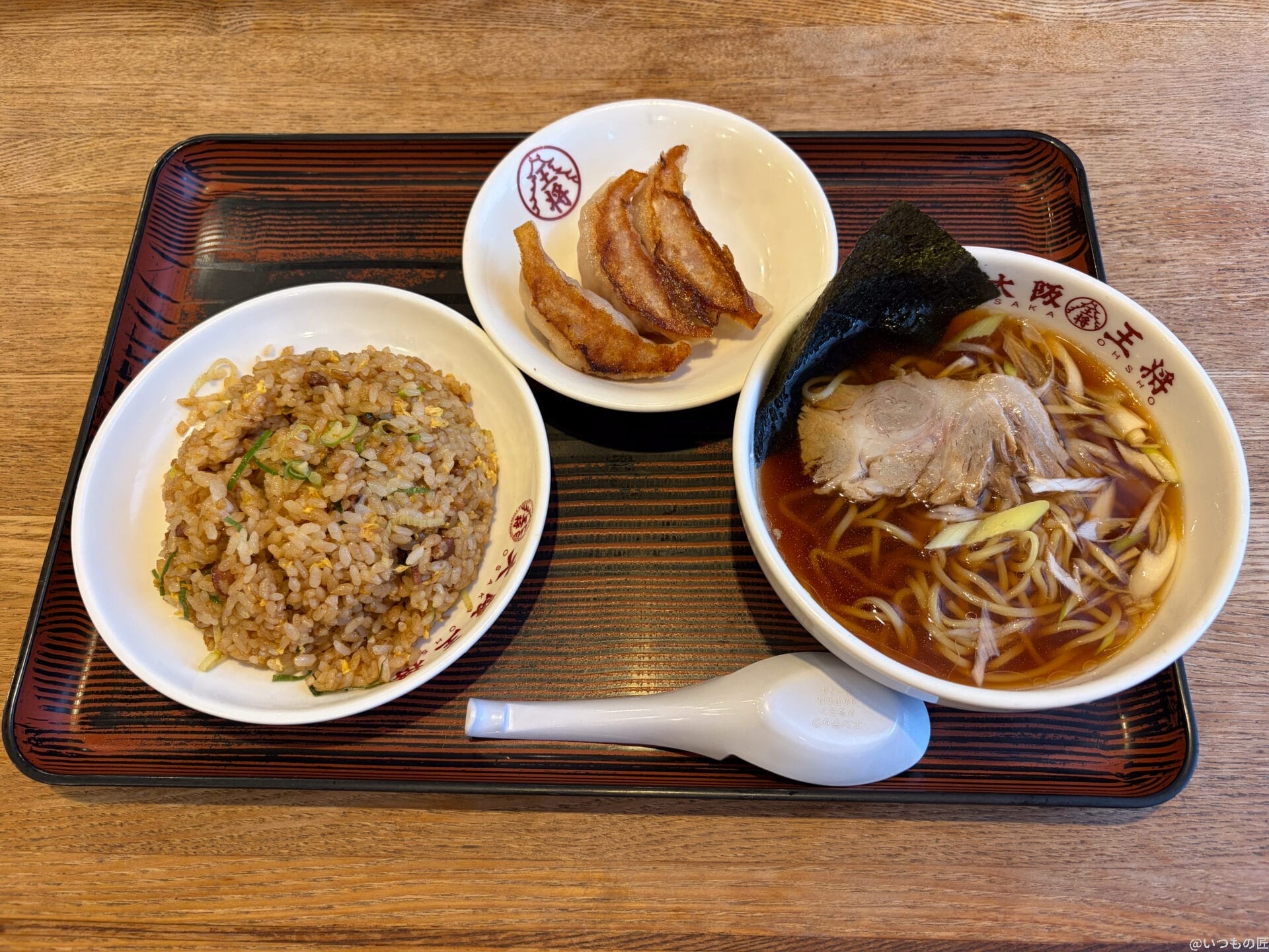 iPhone Air カメラ
ラーメン・チャーハン・餃子のセットを捉えた一枚